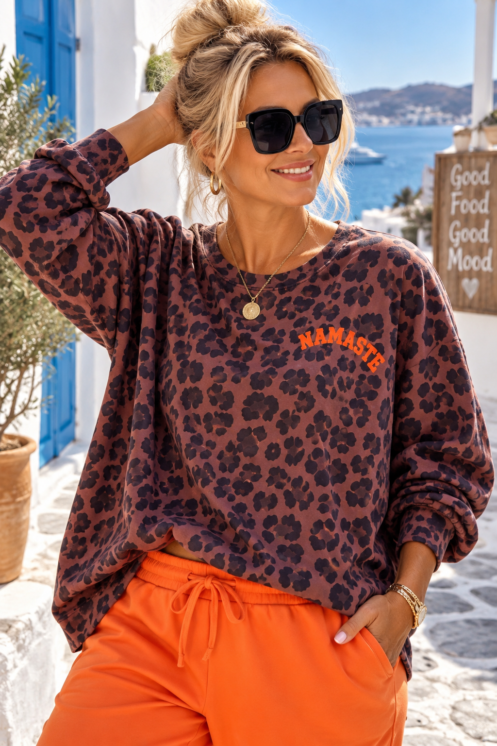 curvy-damen-sweatshirt-braun-leo-print-oversize-namaste-ruckenprint-44-54
